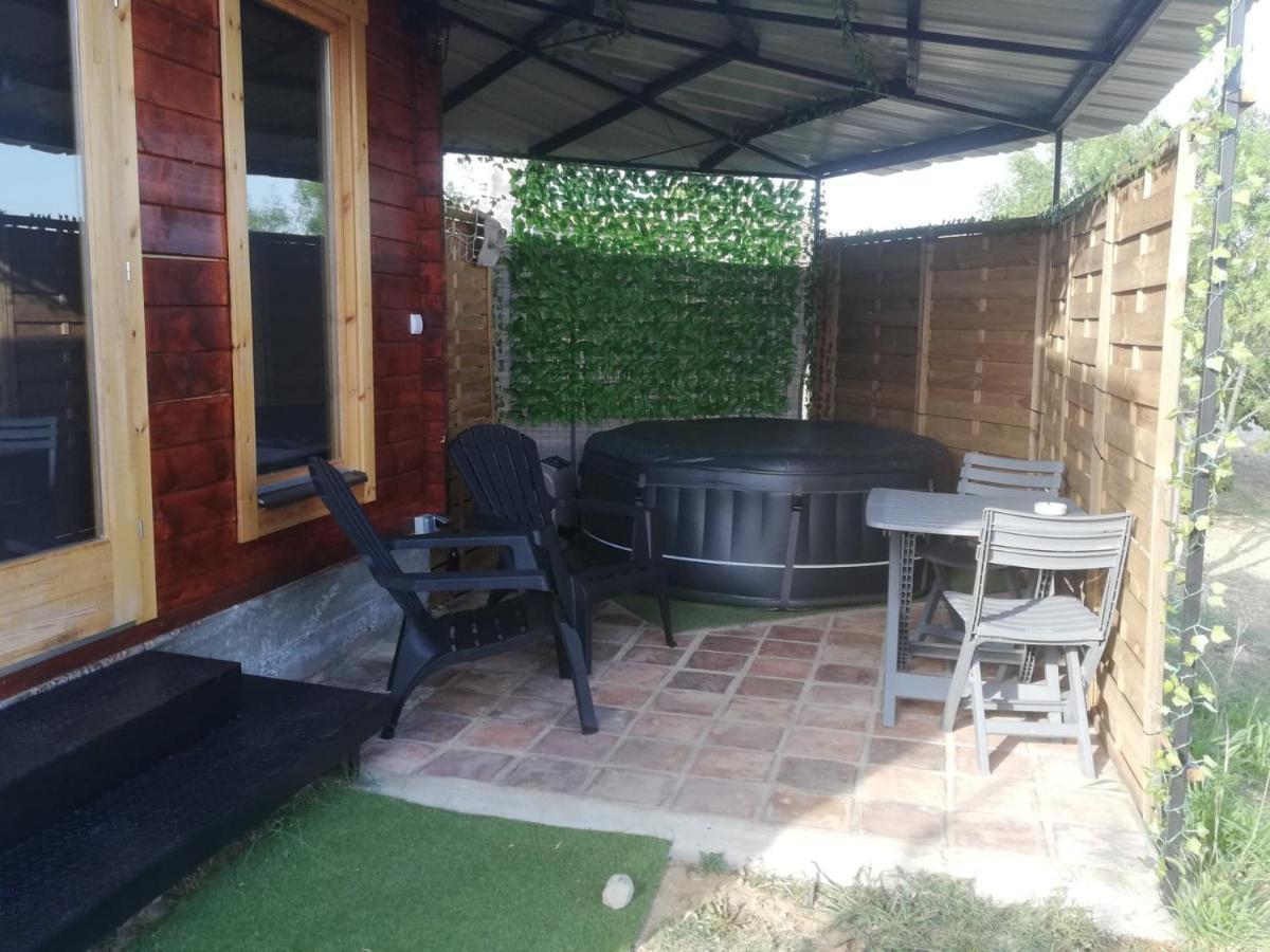 Charmant Chalet pour 2 personnes SPA privé Massillargues-Attuech Esterno foto