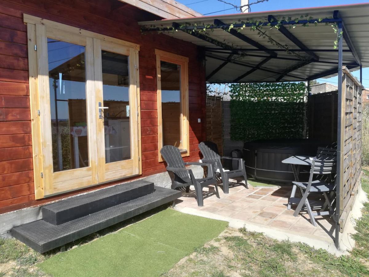 Charmant Chalet pour 2 personnes SPA privé Massillargues-Attuech Esterno foto